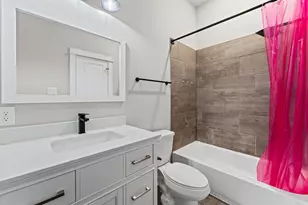 8422 Berry Green Ln, Houston, TX 77022 - Photo 11