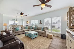 923 Tidelands Dr, Crystal Beach, TX 77650 - Photo 13