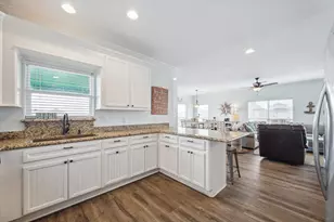 923 Tidelands Dr, Crystal Beach, TX 77650 - Photo 19