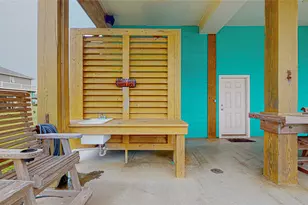 923 Tidelands Dr, Crystal Beach, TX 77650 - Photo 9