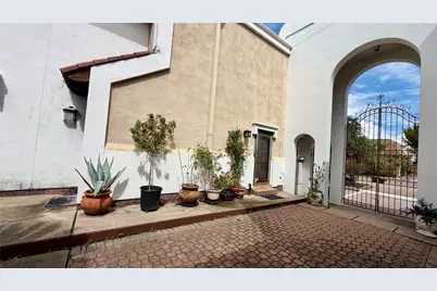 2744 Briarhurst Drive #18, Houston, TX 77057 - Photo 3