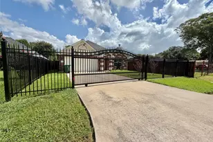 6650 Roberson St, Houston, TX 77085 - Photo 3