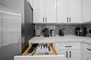 4739 Reed Rd, Houston, TX 77033 - Photo 11