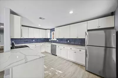 5507 Bertellis Lane, Houston, TX 77091 - Photo 11