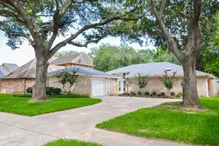1754 Carriage Way, Sugar Land, TX 77478 - Photo 3
