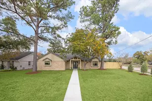 10402 Raritan Dr, Houston, TX 77043 - Photo 25