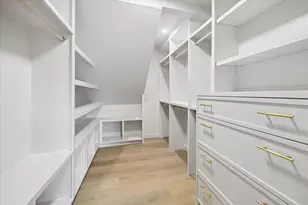 10402 Raritan Dr, Houston, TX 77043 - Photo 17