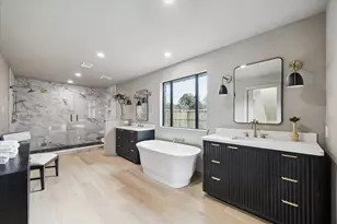 10402 Raritan Dr, Houston, TX 77043 - Photo 15