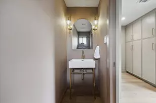 10402 Raritan Dr, Houston, TX 77043 - Photo 13