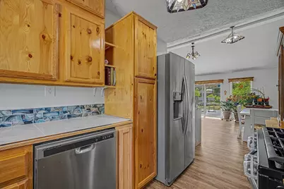 203 Hickory Street, Lake Jackson, TX 77566 - Photo 15