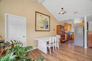 203 Hickory St, Lake Jackson, TX 77566 - Photo 11
