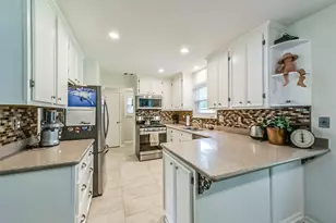 905 Essex Dr, Friendswood, TX 77546 - Photo 15