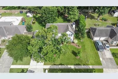 905 Essex Drive, Friendswood, TX 77546 - Photo 7