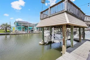 1247 Bay St, Crystal Beach, TX 77650 - Photo 47