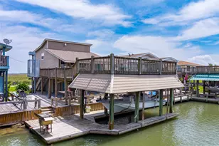 1247 Bay St, Crystal Beach, TX 77650 - Photo 5