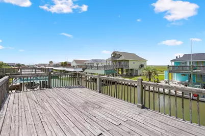 1247 Bay Street, Crystal Beach, TX 77650 - Photo 9