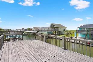1247 Bay St, Crystal Beach, TX 77650 - Photo 9