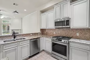 24 Tassia Ln, Houston, TX 77058 - Photo 9