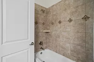 24 Tassia Ln, Houston, TX 77058 - Photo 19
