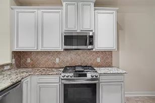 24 Tassia Ln, Houston, TX 77058 - Photo 7