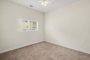 24 Tassia Ln, Houston, TX 77058 - Photo 17