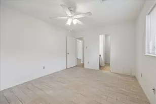 2723 N Brompton Dr, Pearland, TX 77584 - Photo 13