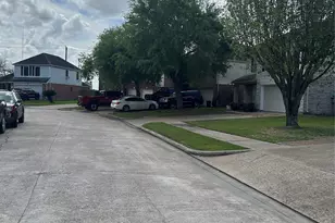 16346 St Helena Way, Houston, TX 77053 - Photo 33