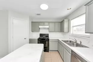 2610 Skyview Shadows Ct, Houston, TX 77047 - Photo 15