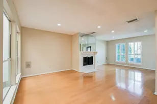 5230 Woodlawn Pl, Bellaire, TX 77401 - Photo 9