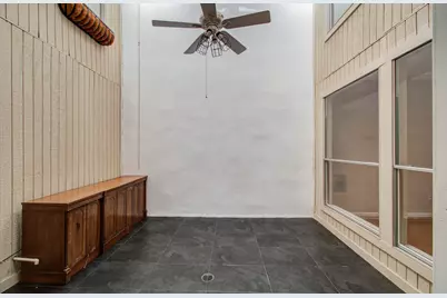 5230 Woodlawn Place, Bellaire, TX 77401 - Photo 13