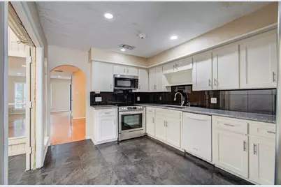 5230 Woodlawn Place, Bellaire, TX 77401 - Photo 17