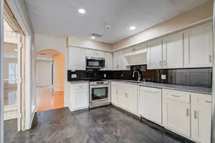 5230 Woodlawn Pl, Bellaire, TX 77401 - Photo 17