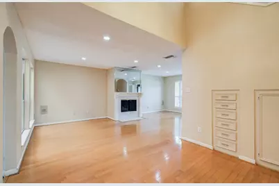 5230 Woodlawn Place, Bellaire, TX 77401 - Photo 11