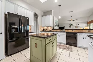 9111 Stoneleigh Dr, Sugar Land, TX 77479 - Photo 17