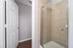 220 Kellyn Ct, Conroe, TX 77306 - Photo 13