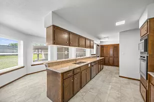 2348 Shalmar Dr, West Columbia, TX 77486 - Photo 9