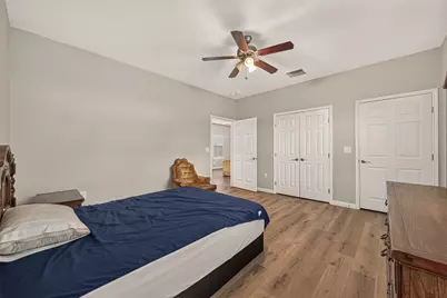 5726 Southwind Street, Houston, TX 77033 - Photo 17