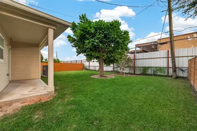 5726 Southwind Street, Houston, TX 77033 - Photo 25