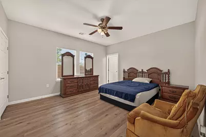 5726 Southwind Street, Houston, TX 77033 - Photo 15