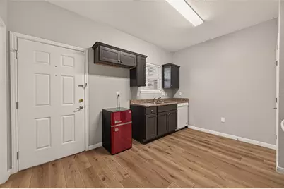 5726 Southwind Street, Houston, TX 77033 - Photo 9