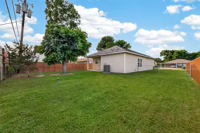 5726 Southwind Street, Houston, TX 77033 - Photo 27