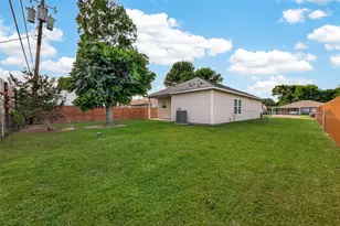 5726 Southwind St, Houston, TX 77033 - Photo 27