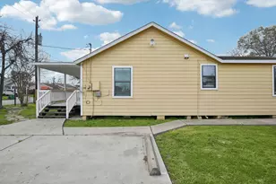 1409 Fairbanks St, Houston, TX 77009 - Photo 9