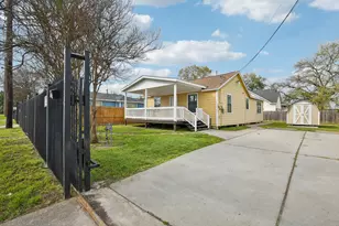 1409 Fairbanks St, Houston, TX 77009 - Photo 7