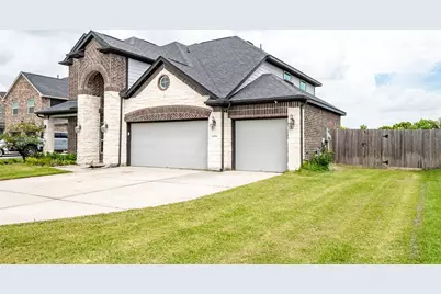 11919 Champions Forest Drive, Mont Belvieu, TX 77523 - Photo 3