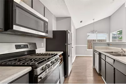 7222 Londres Drive, Houston, TX 77083 - Photo 5