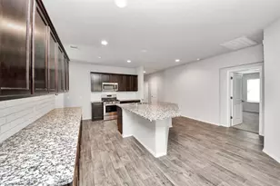 8302 Rose Petals Ln, Rosharon, TX 77583 - Photo 5