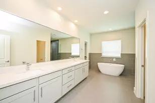 1106 Fuschia Rd, Houston, TX 77055 - Photo 5