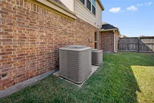 2411 Linden Bluff Ct, Sugar Land, TX 77479 - Photo 37