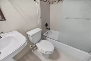 2411 Linden Bluff Ct, Sugar Land, TX 77479 - Photo 23